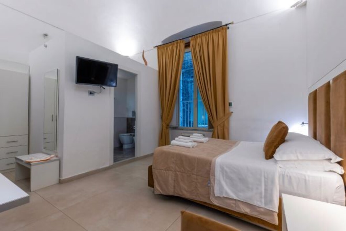 In-room safe, desk, cots/infant beds, free WiFi