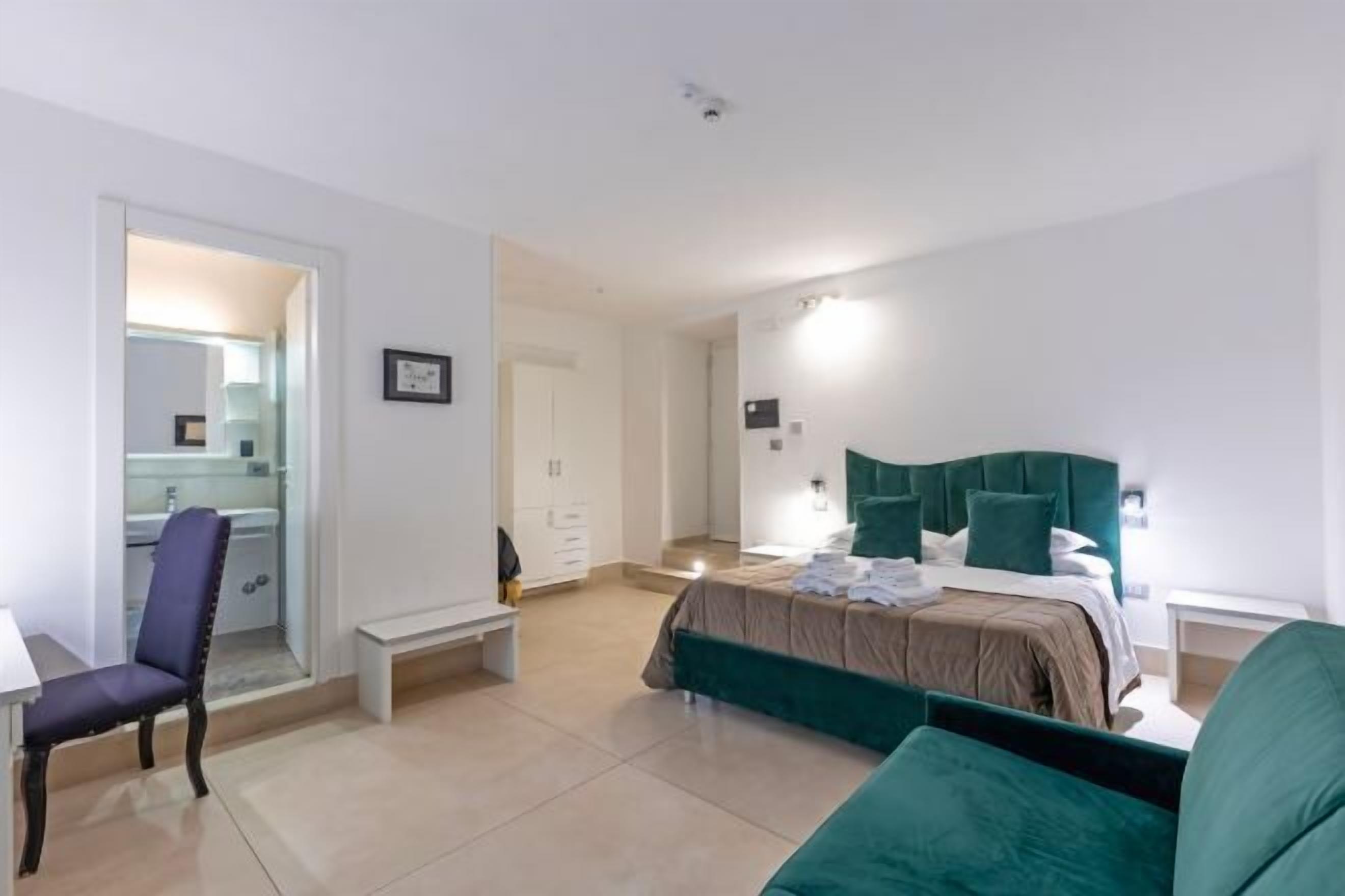 Caja de seguridad en la habitación, escritorio, cunas y wifi gratis 