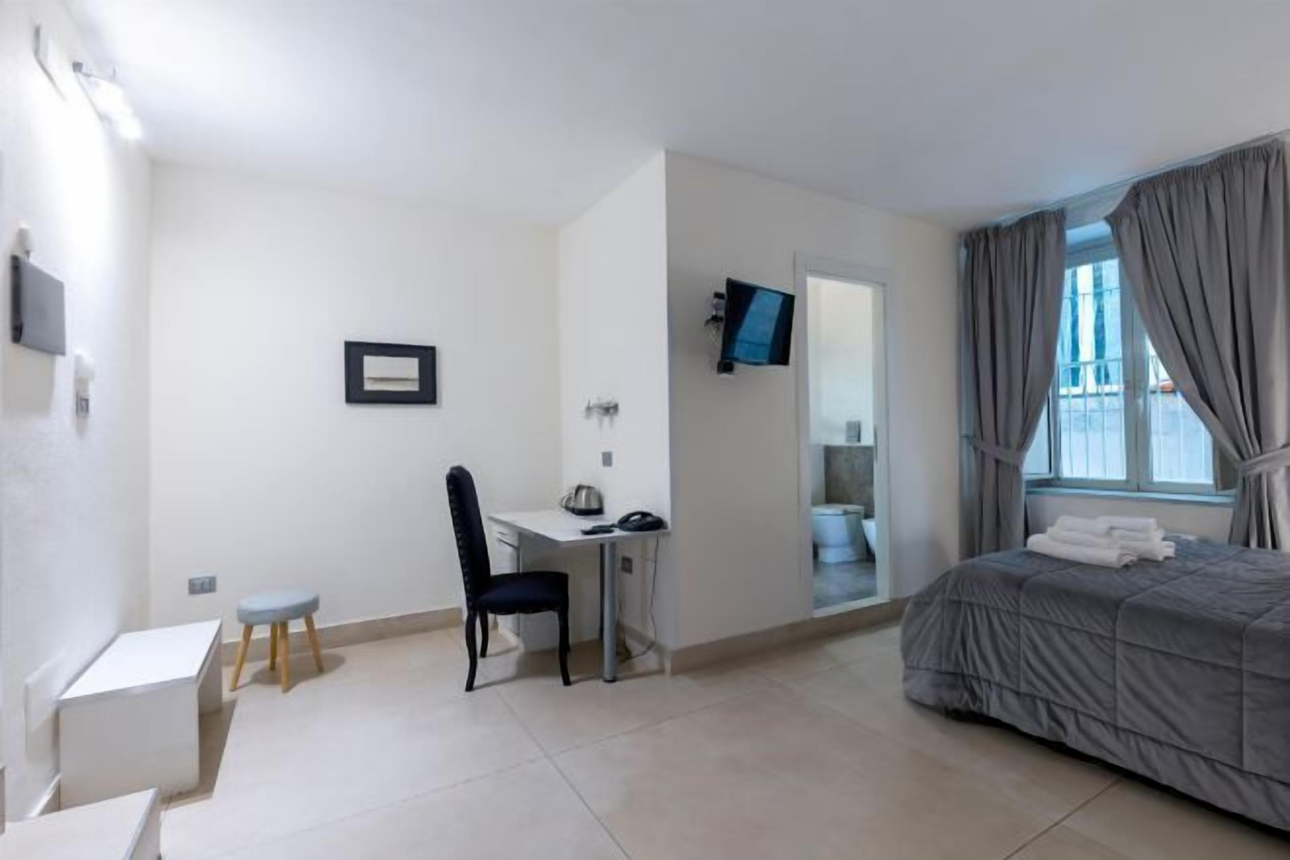 Zimmersafe, Schreibtisch, Babybetten, kostenloses WLAN