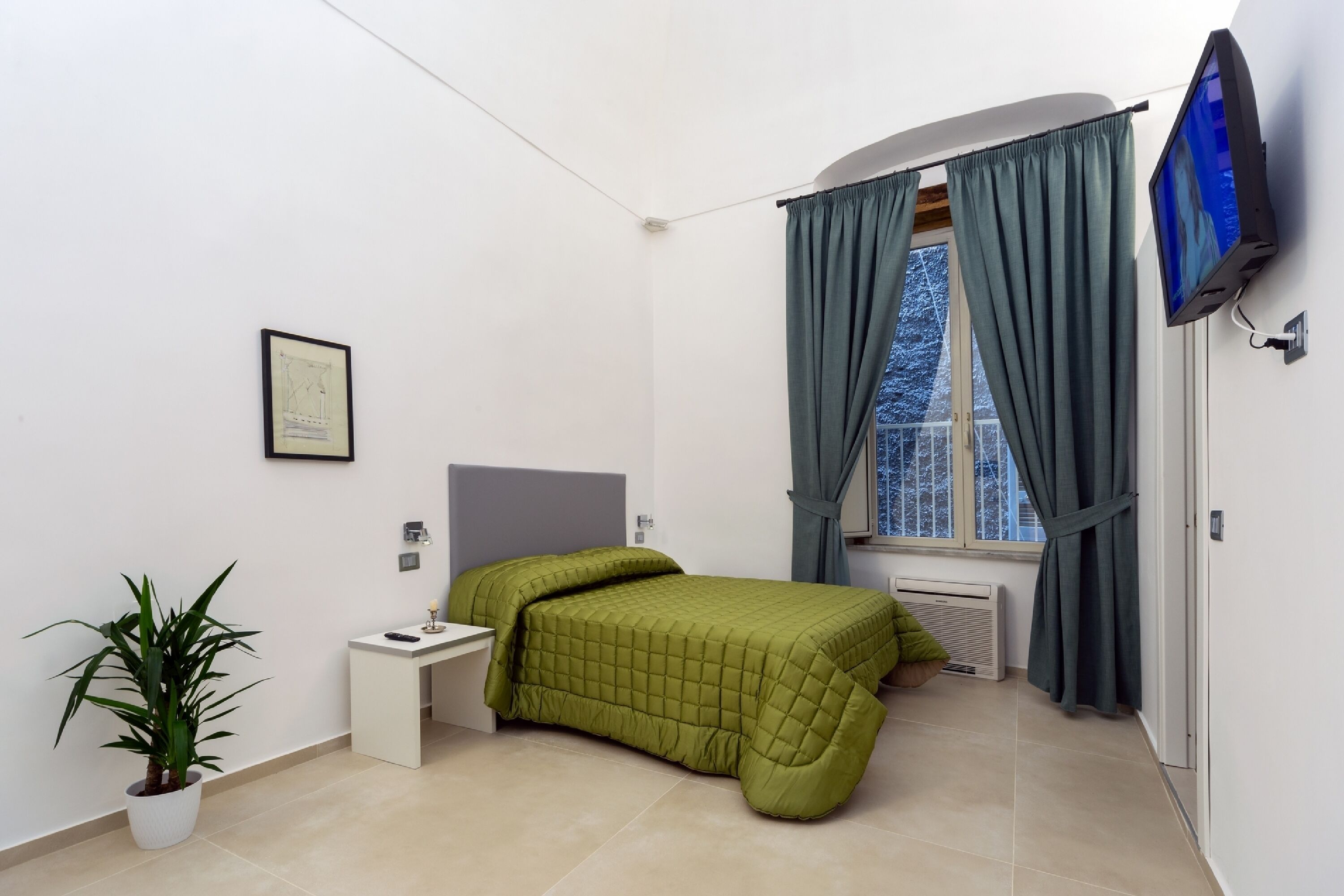 junior suite | minibar, in-room safe, desk, free wifi