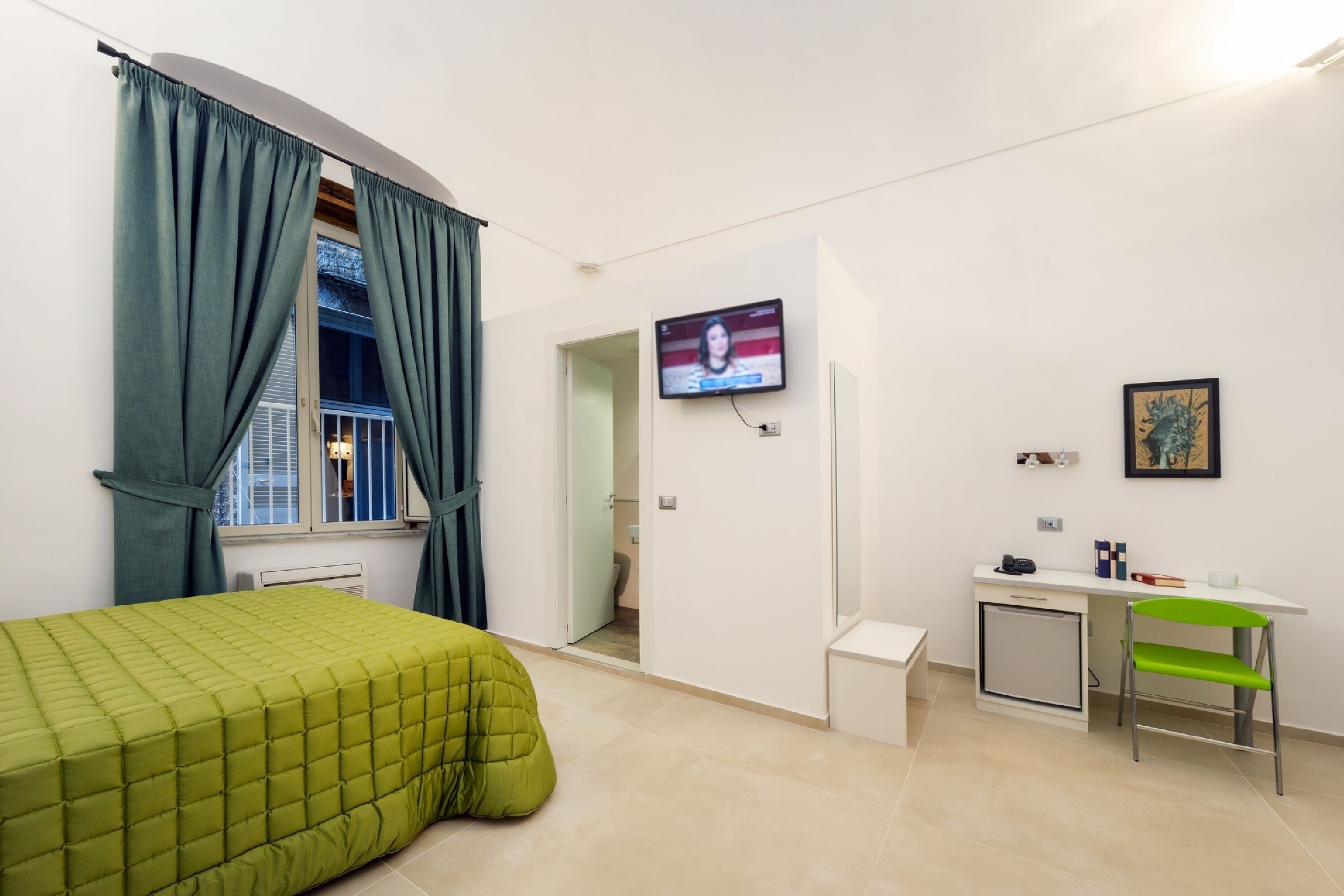 junior suite | minibar, in-room safe, desk, free wifi