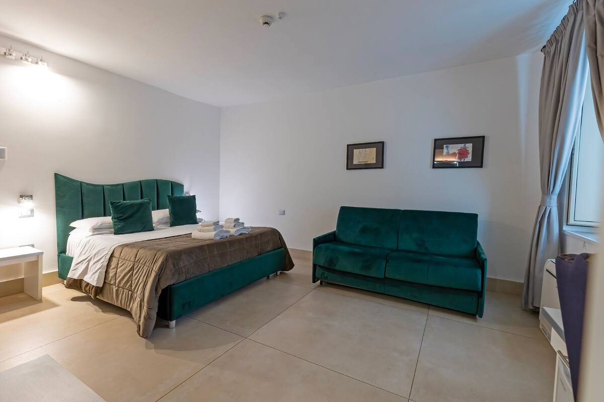 Family Room | In-room safe, desk, cribs (surcharge), WiFi (free)