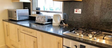 傳統公寓, 2 間臥室, 城市景觀 | 私人廚房 | 大型冰箱、微波爐、烤箱、爐台