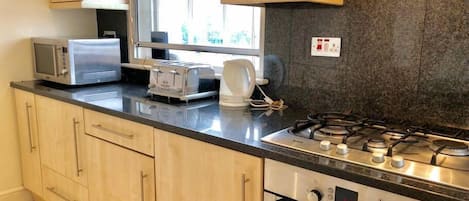 Apartemen Tradisional, 2 kamar tidur, pemandangan kota | Dapur pribadi | Lemari es besar, microwave, oven, dan kompor