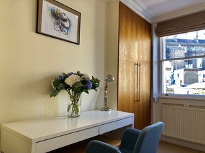 Interior - Buckingham Palace View Apartment (London)