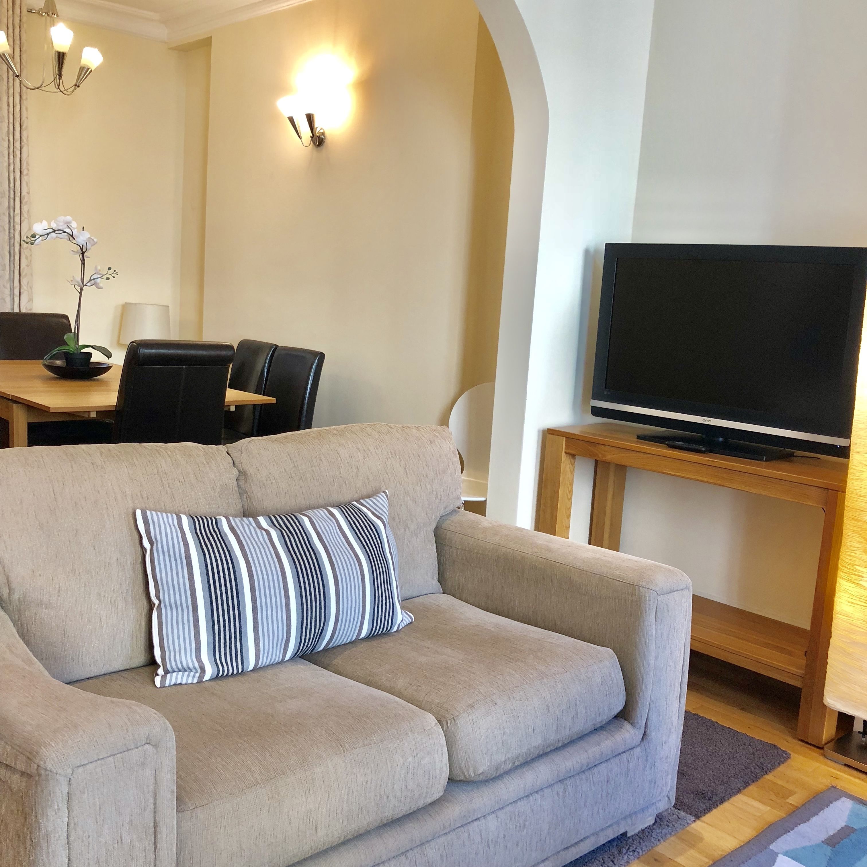 Comfort Duplex, 2 Bedrooms, City View | Living area | Smart TV