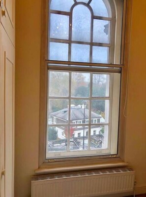 Appartement Tradition, 2 chambres, vue ville | Draps en coton égyptien, literie de qualité supérieure, bureau