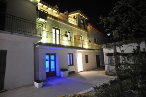 Fachada da propriedade