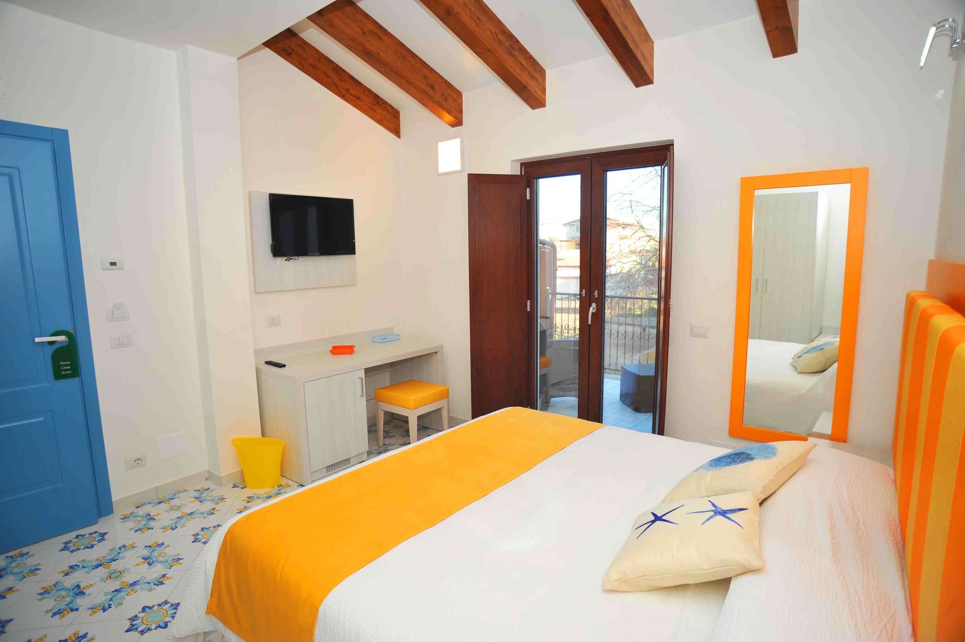 Kamar Double atau Twin Superior, 1 Tempat Tidur Queen | Brankas, meja kerja, tempat tidur lipat/tambahan, dan Wi-Fi gratis