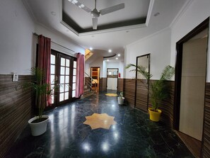 Lobby - Hotel Bliss (Kasauli)