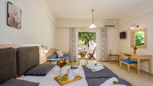 Studio | In-room safe, soundproofing, iron/ironing board, WiFi (free) - Toxo Hotel & Apartments (Chania)