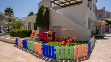 Außen-Kinderspielplatz