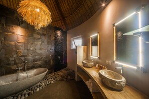 Combined shower/bathtub, hair dryer, towels, soap