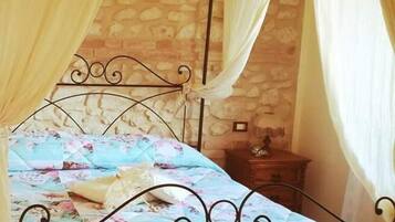 Hochwertige Bettwaren, Daunenbettdecken, individuell dekoriert