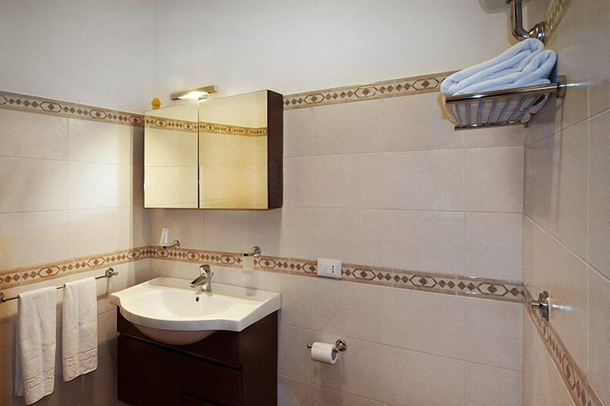 Dusche, kostenlose Toilettenartikel, Haartrockner, Bidet