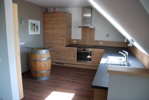 Kühlschrank, Ofen, Herdplatte, Geschirrspüler