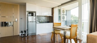 Sea Breeze Apartment@Sriracha Chonburi