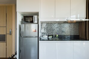 Private kitchen - Sea Breeze Apartment@Sriracha Chonburi (Sriracha)