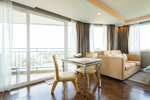 Sea Breeze Apartment @ Sriracha Chonburi - arvostelut
