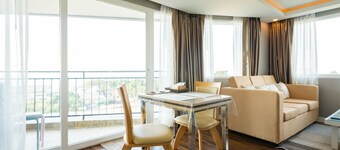 Sea Breeze Apartment@Sriracha Chonburi