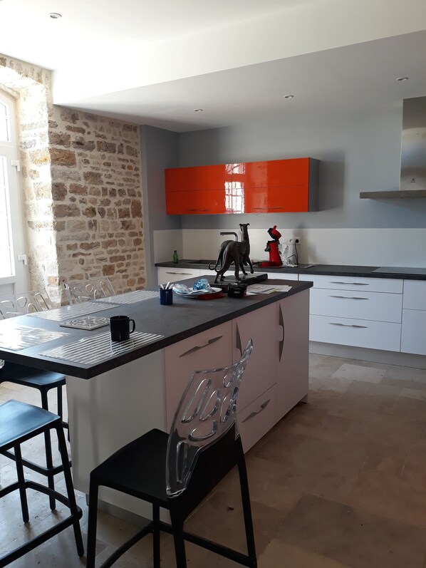 House, Non Smoking | Living area | TV