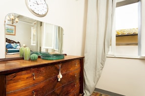 In-room safe, individually decorated, individually furnished, desk
