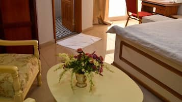 Comfort Suite, 1 Queen Bed, City View | In-room safe, desk, blackout curtains, soundproofing