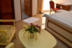 Comfort Suite, 1 Queen Bed, City View | In-room safe, desk, blackout drapes, soundproofing