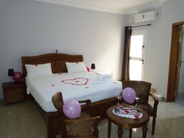 Comfort Suite, 1 Queen Bed, City View | In-room safe, desk, blackout drapes, soundproofing