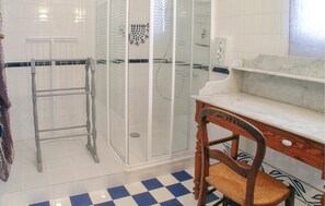 A bathroom with a shower, a wooden chair, and a marble countertop. - Amazing home in Olonne sur Mer with WiFi (Olonne sur Mer)