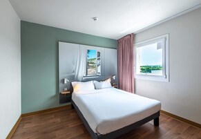 双人房, 无障碍, 无烟房 | 高档床上用品、特色装修、特色家居、办公桌