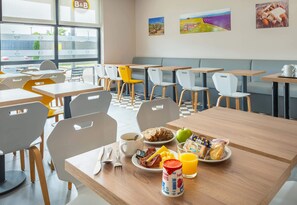 Daily buffet breakfast for a fee - B&B Hôtel Montélimar Sud (Montélimar)