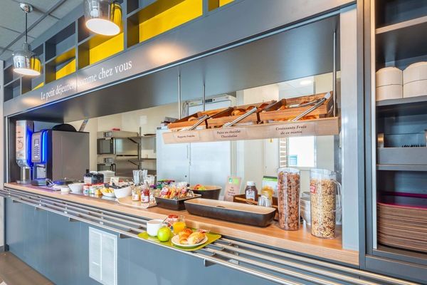 Daily buffet breakfast for a fee