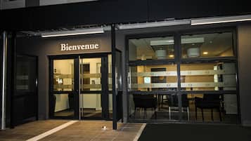 Façade de lâhĂ©bergement - soirĂ©e/nuit