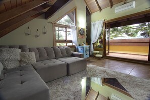 House | Living area | Flat-screen TV
