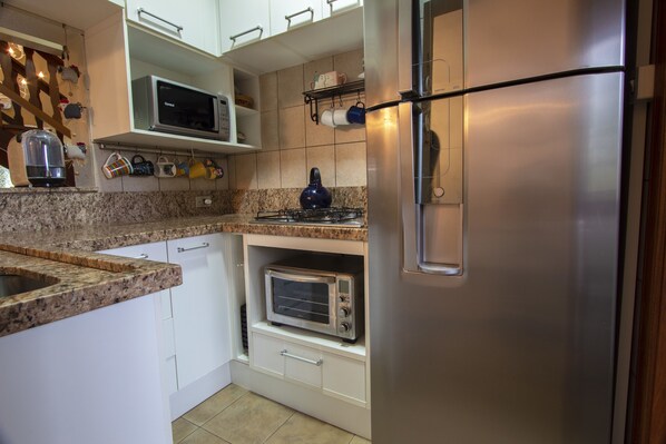 House | Private kitchen | Fridge, microwave, stovetop, cookware/dishes/utensils