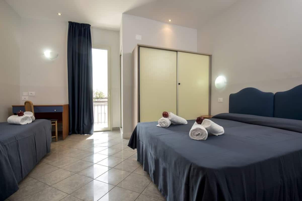 Triple Room, Multiple Beds | In-room safe, soundproofing, cots/infant beds, free WiFi