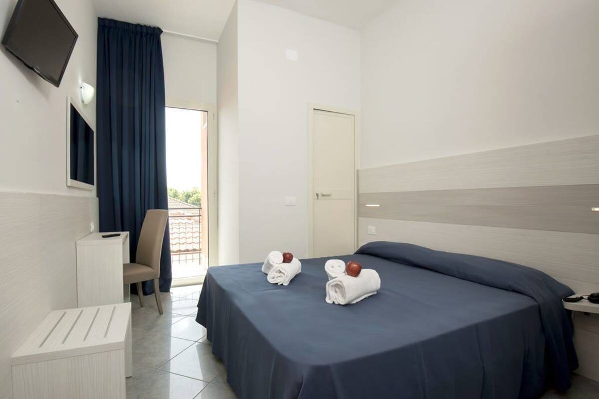 Double or Twin Room, 2 Single Beds | In-room safe, soundproofing, cots/infant beds, free WiFi