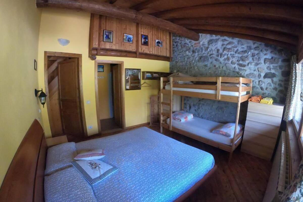 Free WiFi, bed sheets, wheelchair access