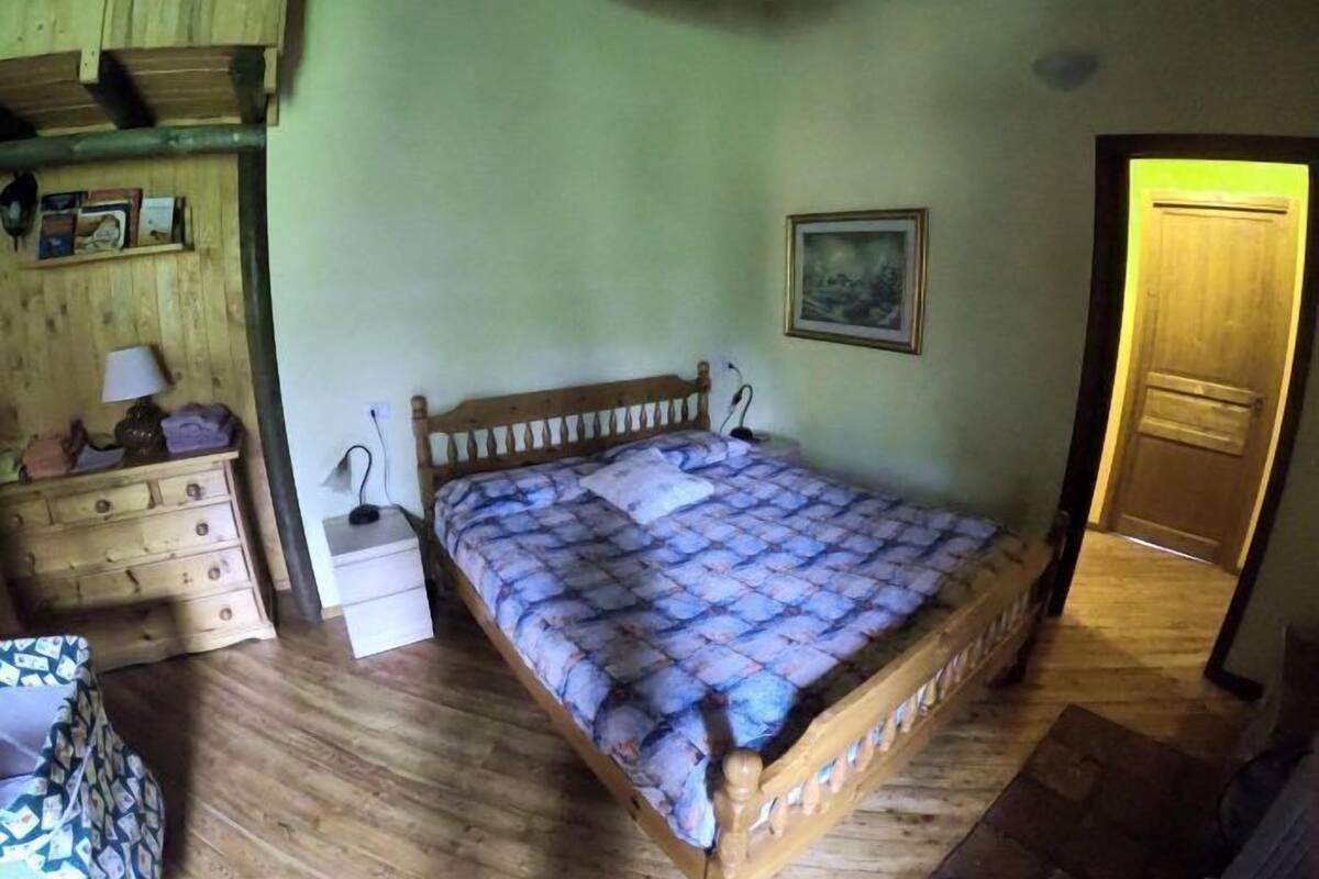 Free WiFi, bed sheets, wheelchair access