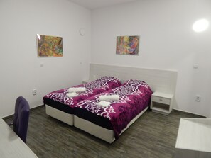 Premium bedding, down comforters, in-room safe, individually decorated