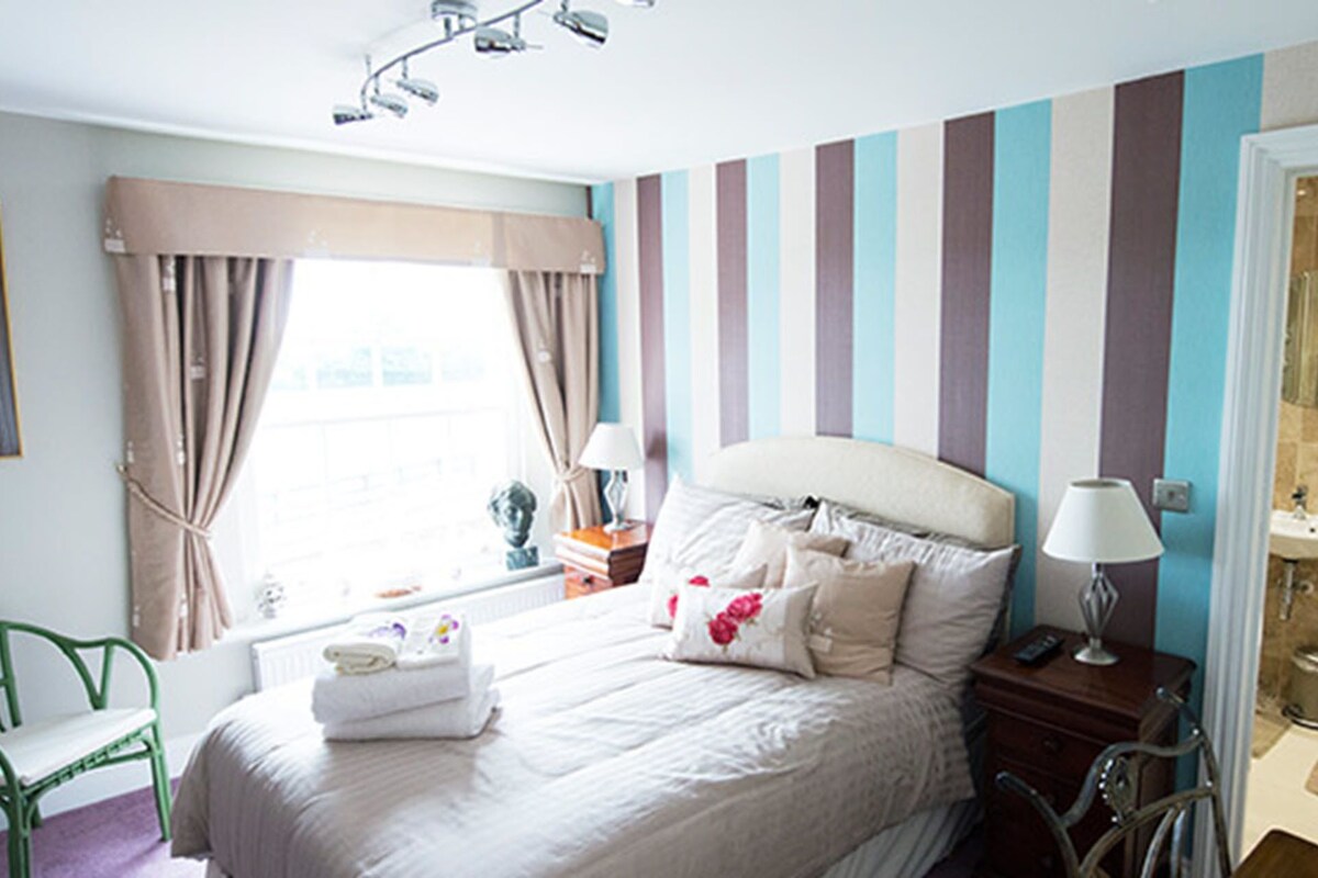 Deluxe Double or Twin Room | Blackout drapes, soundproofing, free WiFi, bed sheets