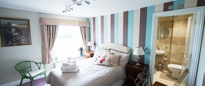 Deluxe Double or Twin Room | Blackout drapes, soundproofing, free WiFi, bed sheets - Potterspury House (Towcester)