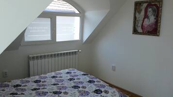 Appartamento Deluxe, 2 camere da letto, vista città | Una cassaforte in camera, una scrivania, insonorizzazione