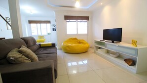 House | Living room | Flat-screen TV