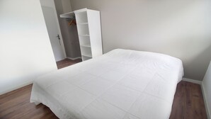 House | WiFi (free), bed sheets