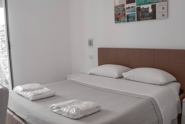 Minibar, escritorio, cunas gratuitas y wifi gratis