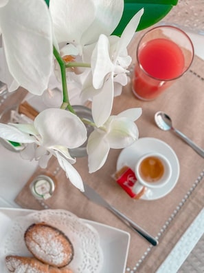 Petit déjeuner complet compris tous les jours