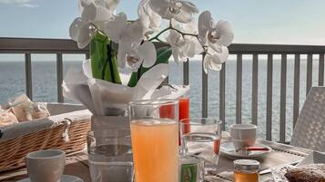 Petit déjeuner complet compris tous les jours