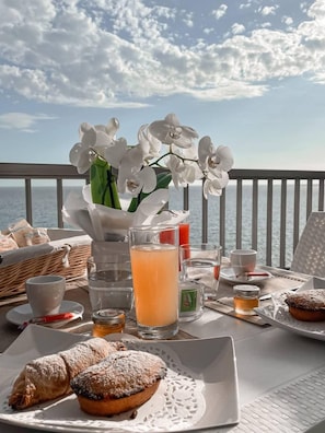 Desayuno completo incluido todos los días